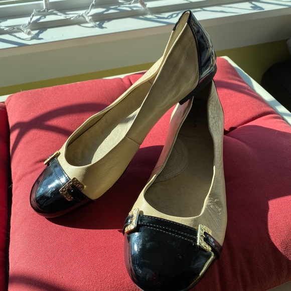 Tahari Shoes - Tahari shoe in Tan & Black patten.